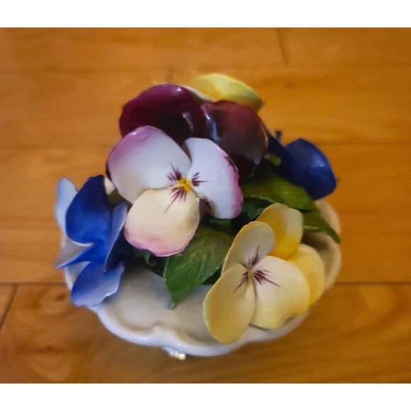 Bone China Pansys in 3 Footed Bowl Hand Made and Painted from Radnor - Picture 3 of 9